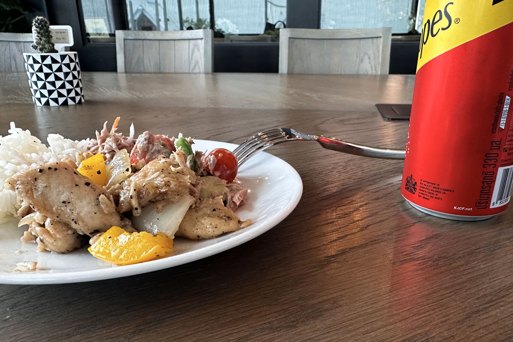 Обед в The Coral Premium Lounge в аэропорту Пхукета