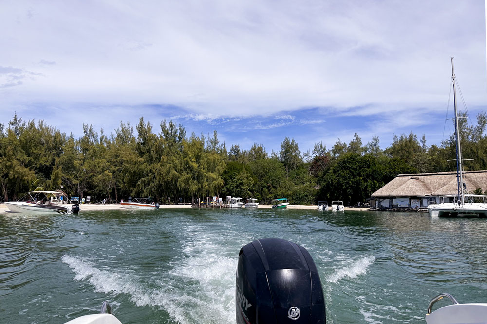 Вид на пирс острова Ile aux Cerfs