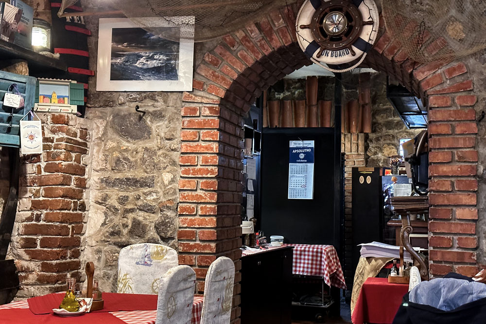 Ресторан Ферал (Seafood restaurant Feral)